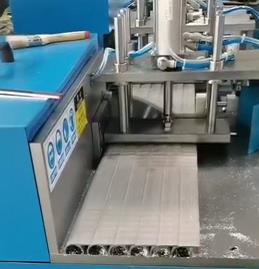 【上海】高效全自動切鋁機鋸切行程每刀節拍只要10秒