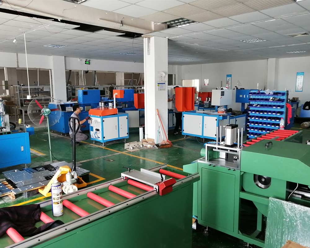 全自動切鋁機生產車間