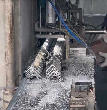 客戶車間切鋁機